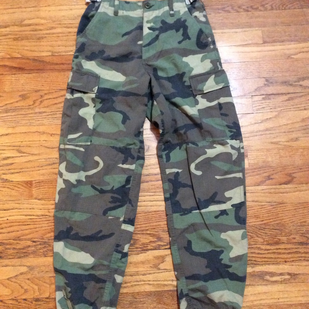 Uo Vintage Military Surplus Camo Cargo Pants Gem